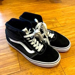 Size 8 Men’s Black Hightop Vans